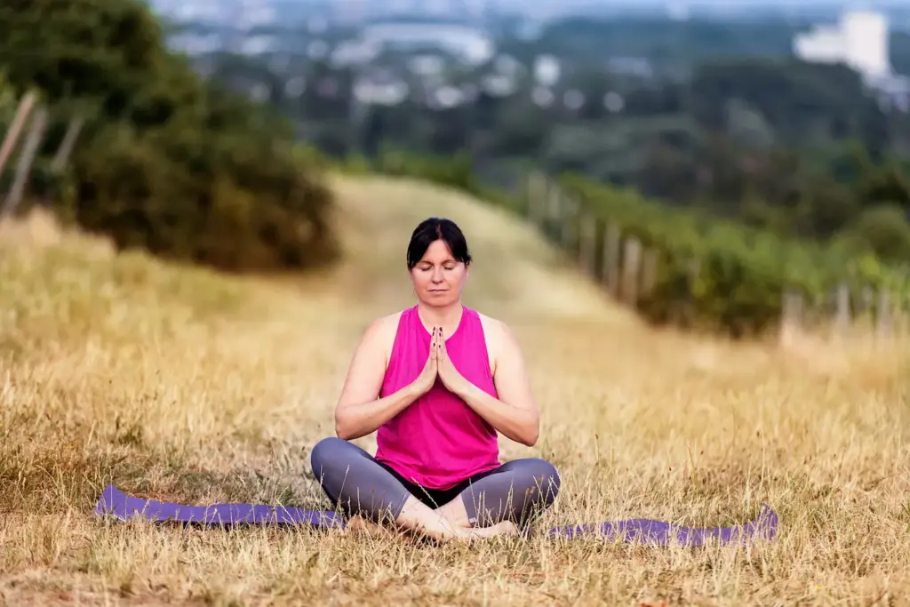 Sandra Agel in Yogapose